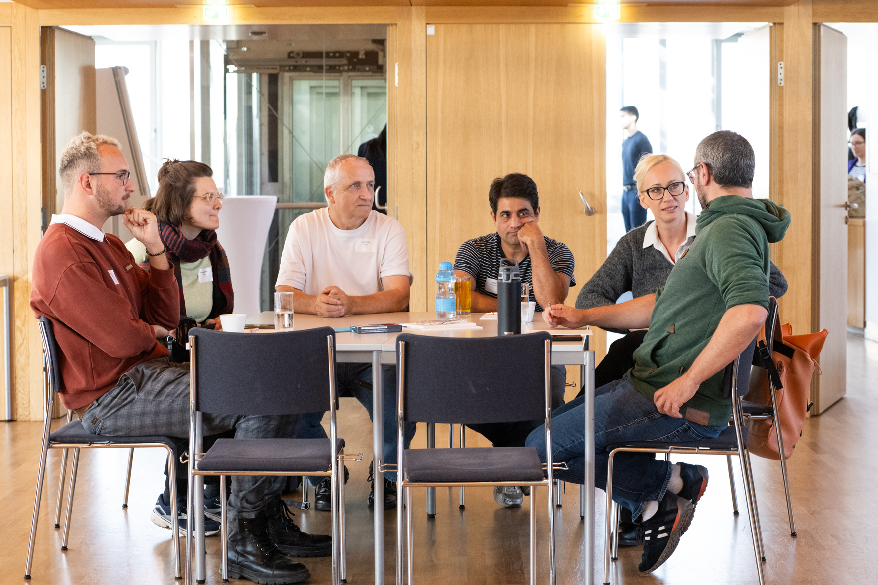 Eine Impression aus dem Workshop von mehreren Teilnehmer:innen