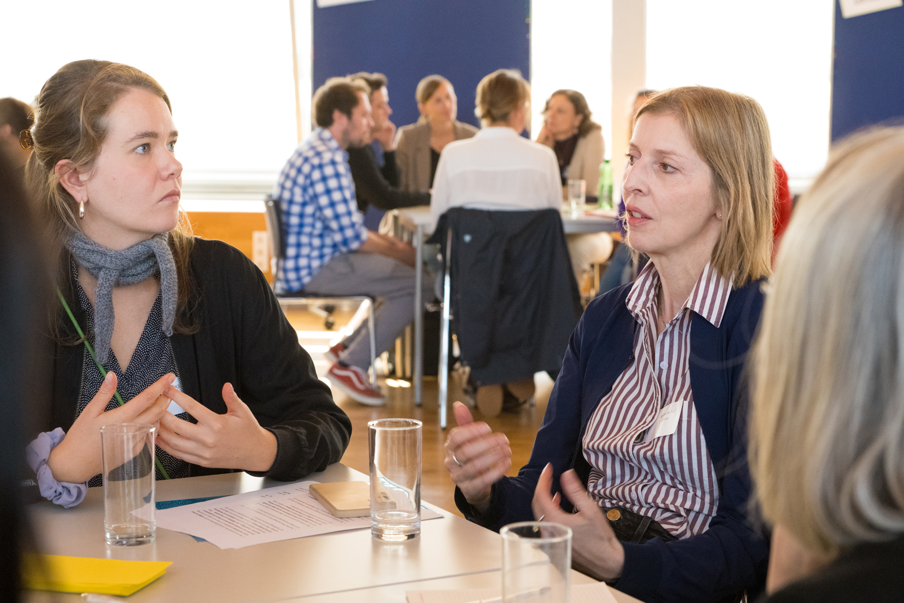 Eine Impression aus dem Workshop von mehreren Teilnehmer:innen