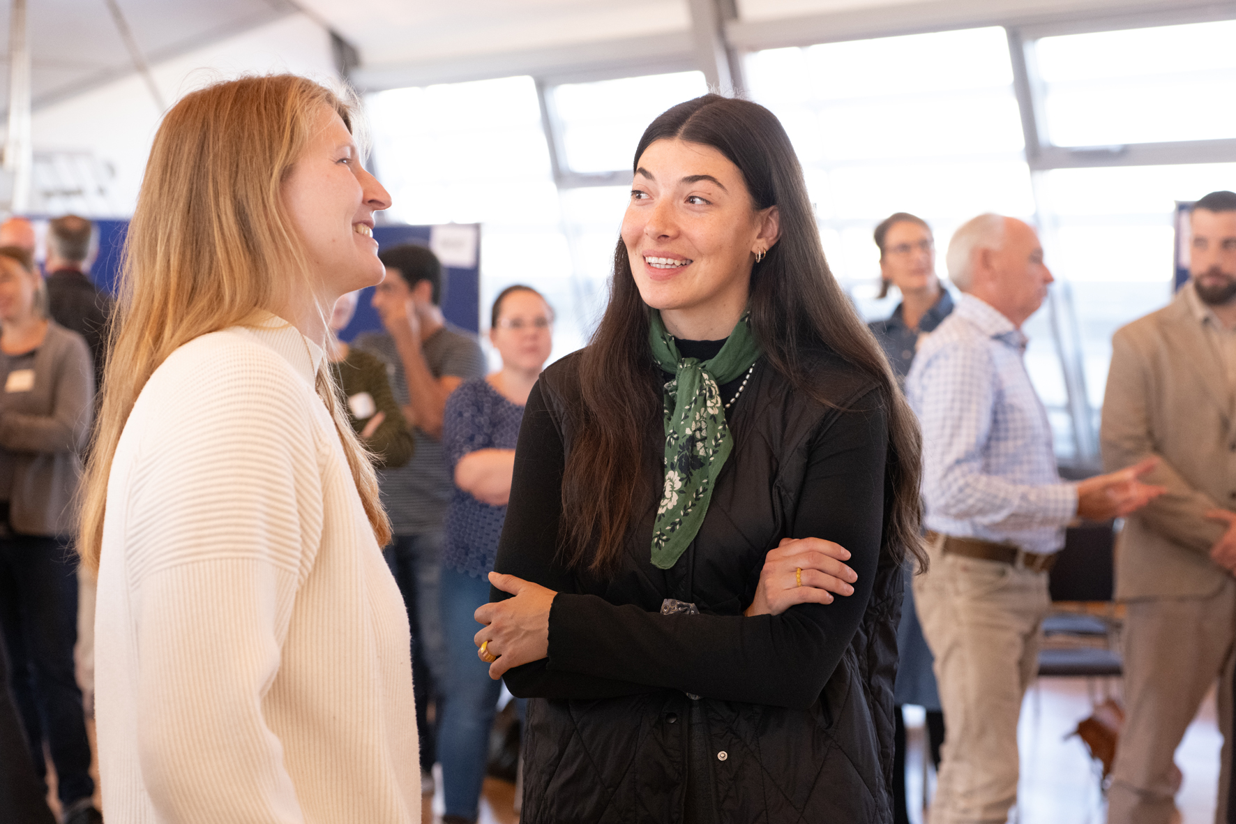 Eine Impression aus dem Workshop von mehreren Teilnehmer:innen