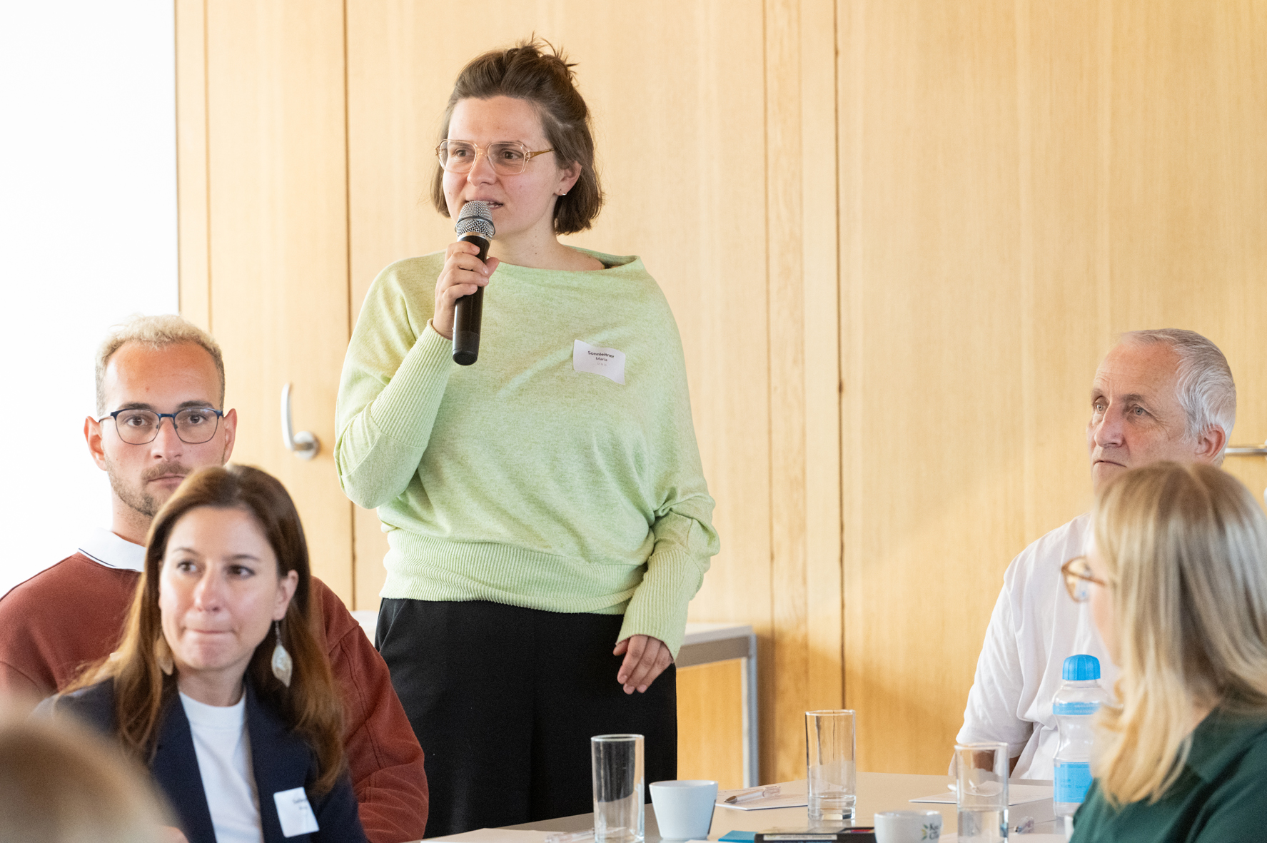 Eine Impression aus dem Workshop von mehreren Teilnehmer:innen