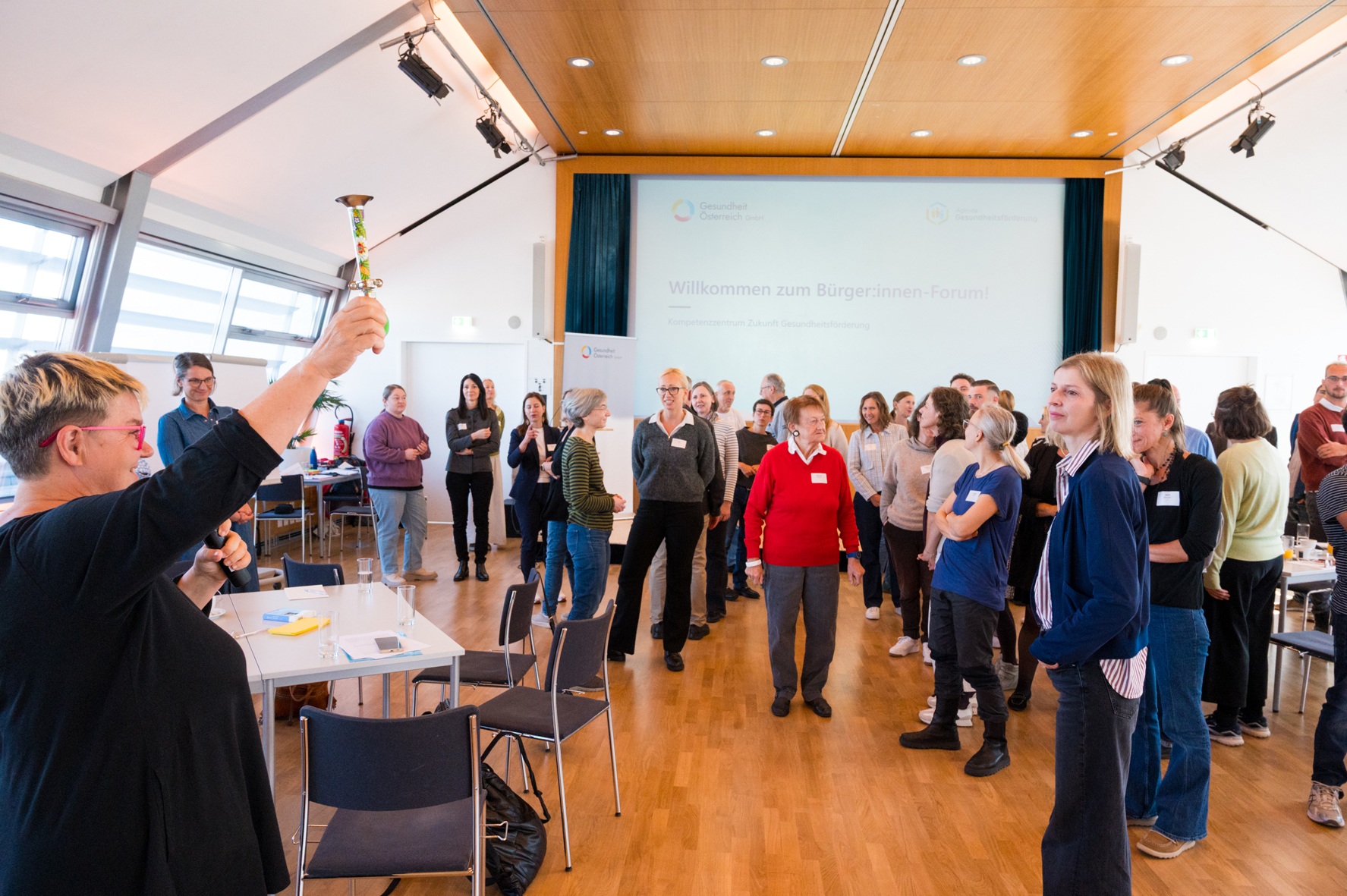 Eine Impression aus dem Workshop von mehreren Teilnehmer:innen